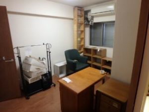 荷物が置いてある部屋